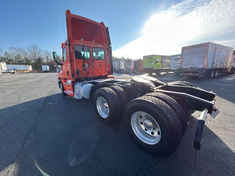 Day Cab Tractor-Heavy Duty Tractors-Freightliner-2019-T12664ST-Greensboro-NC-425,303\n\t\tmiles-$ 43,000 - Image 5