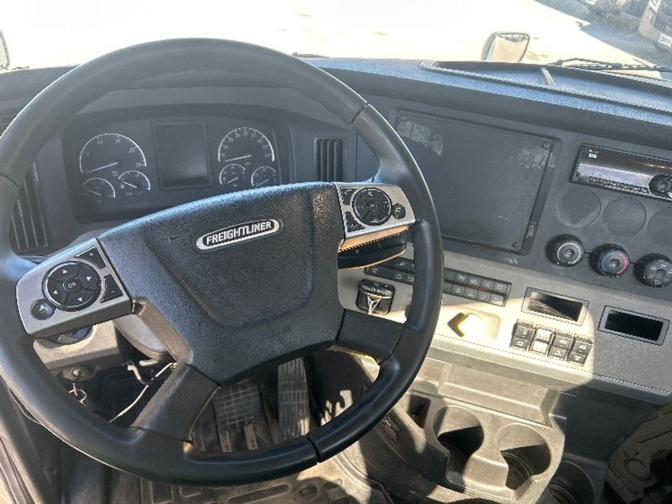 Day Cab Tractor-Heavy Duty Tractors-Freightliner-2019-T12664ST-Greensboro-NC-436,075\n\t\tmiles-$ 43,000 - Image 10