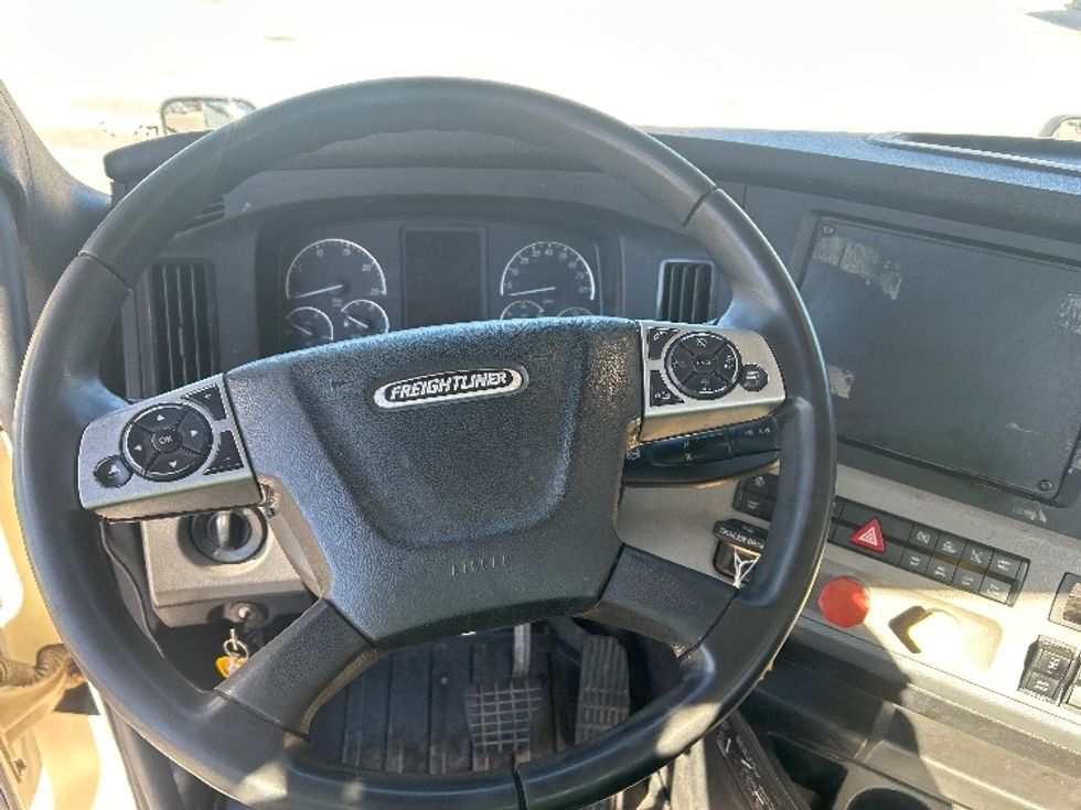 Day Cab Tractor-Heavy Duty Tractors-Freightliner-2019-T12664ST-Greensboro-NC-436,075\n\t\tmiles-$ 43,000 - Image 11