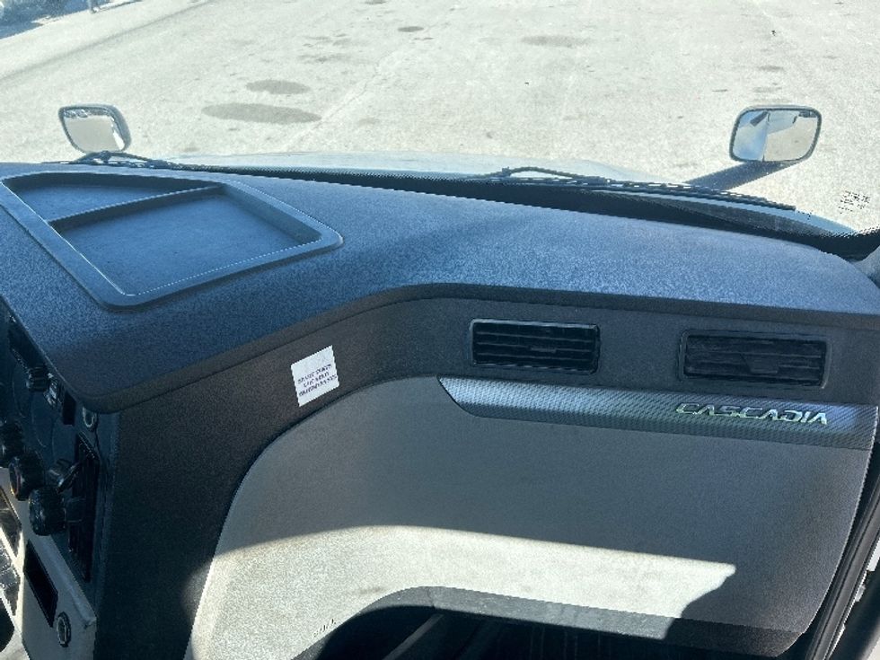 Day Cab Tractor-Heavy Duty Tractors-Freightliner-2019-T12664ST-Greensboro-NC-436,075\n\t\tmiles-$ 43,000 - Image 13