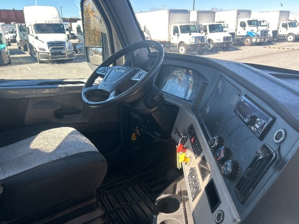 Day Cab Tractor-Heavy Duty Tractors-Freightliner-2019-T12664ST-Greensboro-NC-436,075\n\t\tmiles-$ 43,000 - Image 14