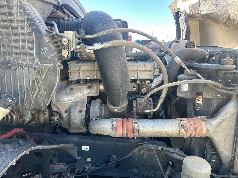 Day Cab Tractor-Heavy Duty Tractors-Freightliner-2019-T12664ST-Greensboro-NC-436,075\n\t\tmiles-$ 43,000 - Image 15