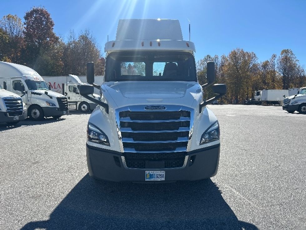 Day Cab Tractor-Heavy Duty Tractors-Freightliner-2019-T12664ST-Greensboro-NC-436,075\n\t\tmiles-$ 43,000 - Image 2
