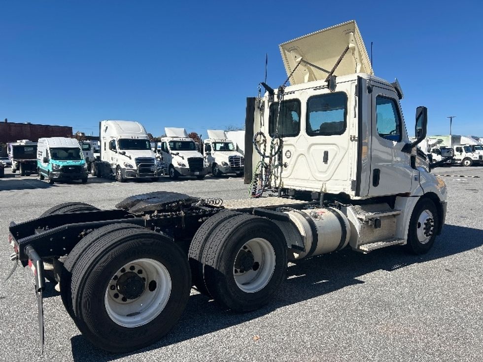 Day Cab Tractor-Heavy Duty Tractors-Freightliner-2019-T12664ST-Greensboro-NC-436,075\n\t\tmiles-$ 43,000 - Image 7