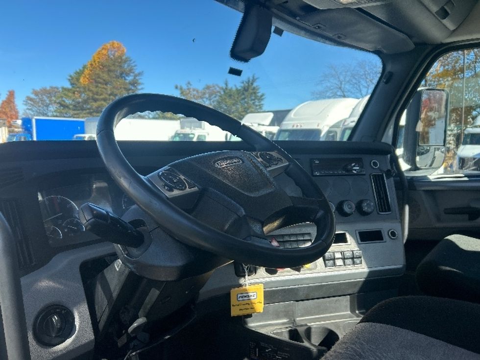 Day Cab Tractor-Heavy Duty Tractors-Freightliner-2019-T12664ST-Greensboro-NC-436,075\n\t\tmiles-$ 43,000 - Image 9