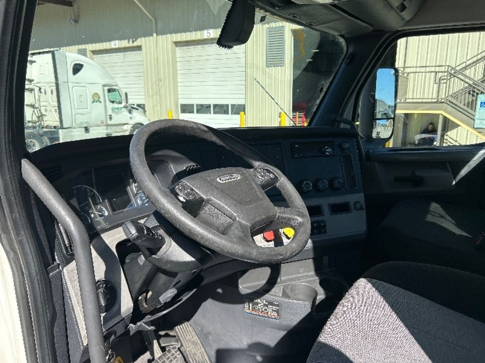 Day Cab Tractor-Heavy Duty Tractors-Freightliner-2019-T12664ST-Greensboro-NC-525,288\n\t\tmiles-$ 37,000 - Image 10