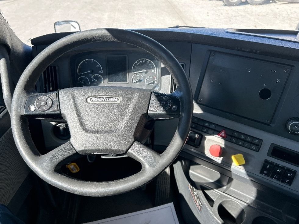 Day Cab Tractor-Heavy Duty Tractors-Freightliner-2019-T12664ST-Greensboro-NC-525,288\n\t\tmiles-$ 37,000 - Image 11
