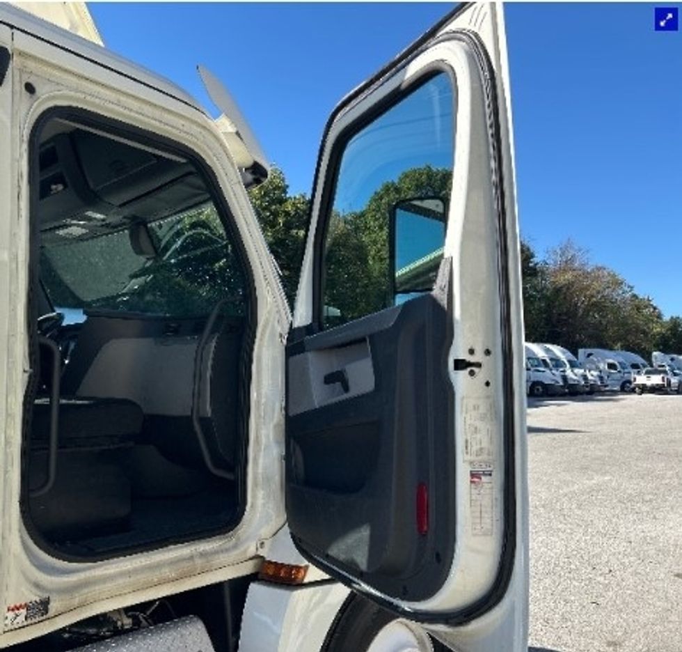 Day Cab Tractor-Heavy Duty Tractors-Freightliner-2019-T12664ST-Greensboro-NC-525,288\n\t\tmiles-$ 37,000 - Image 12