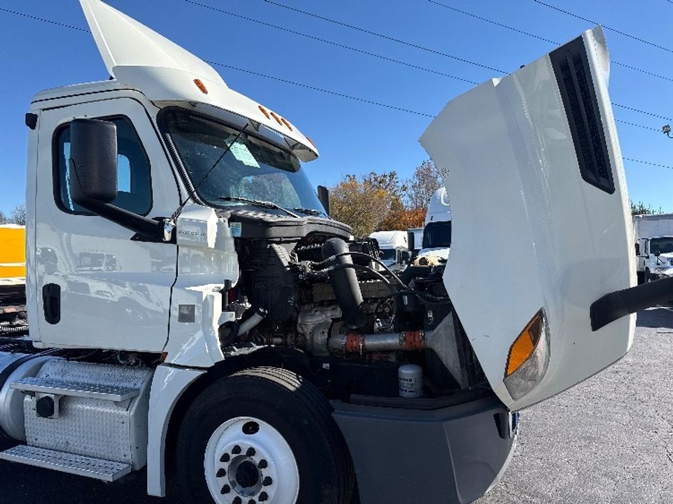 Day Cab Tractor-Heavy Duty Tractors-Freightliner-2019-T12664ST-Greensboro-NC-525,288\n\t\tmiles-$ 37,000 - Image 15