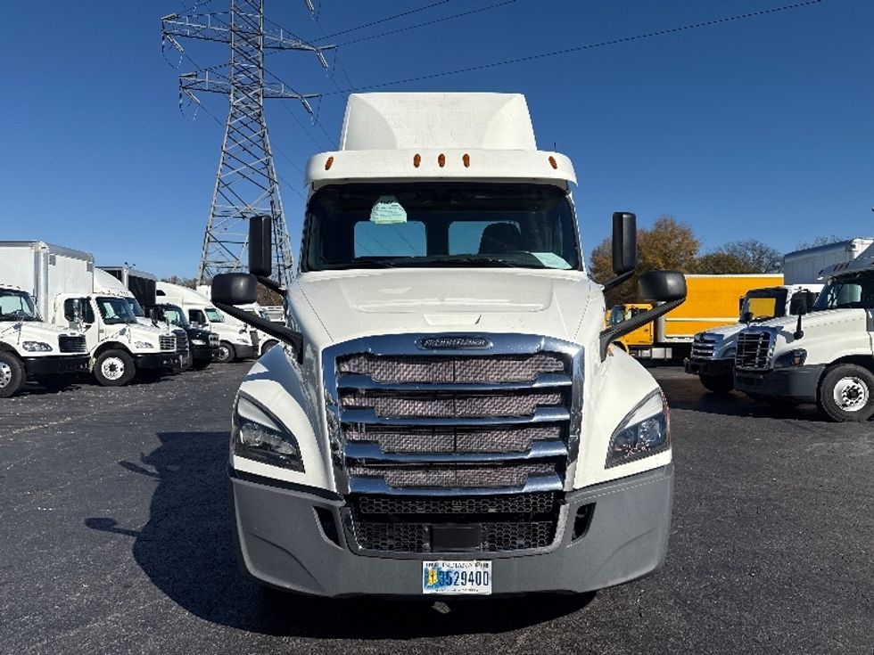 Day Cab Tractor-Heavy Duty Tractors-Freightliner-2019-T12664ST-Greensboro-NC-525,288\n\t\tmiles-$ 37,000 - Image 2