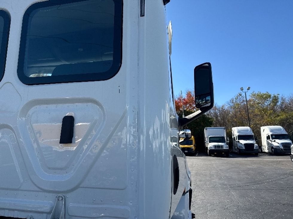 Day Cab Tractor-Heavy Duty Tractors-Freightliner-2019-T12664ST-Greensboro-NC-525,288\n\t\tmiles-$ 37,000 - Image 22