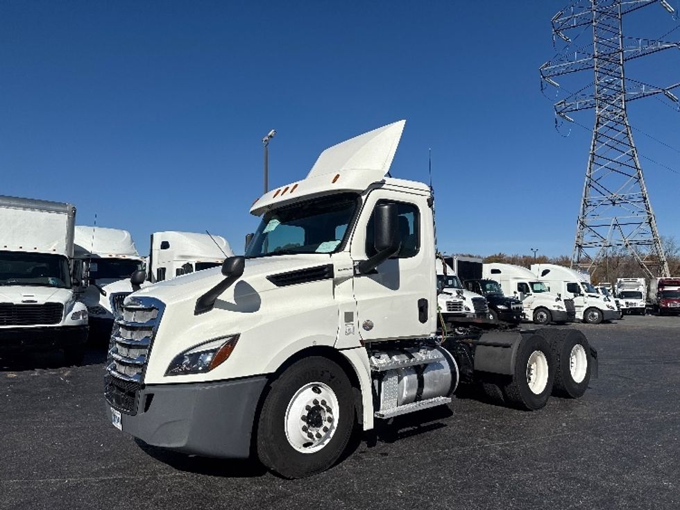 Day Cab Tractor-Heavy Duty Tractors-Freightliner-2019-T12664ST-Greensboro-NC-525,288\n\t\tmiles-$ 37,000 - Image 3