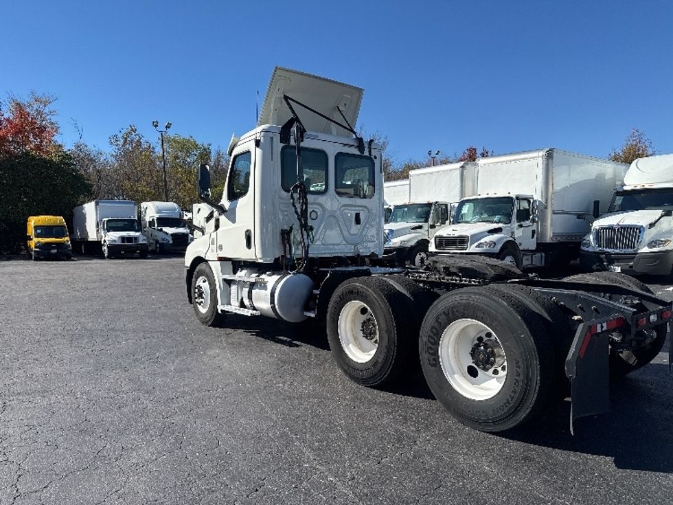 Day Cab Tractor-Heavy Duty Tractors-Freightliner-2019-T12664ST-Greensboro-NC-525,288\n\t\tmiles-$ 37,000 - Image 5