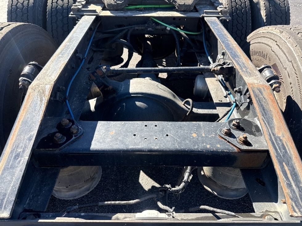 Day Cab Tractor-Heavy Duty Tractors-Freightliner-2019-T12664ST-Greensboro-NC-525,288\n\t\tmiles-$ 37,000 - Image 6