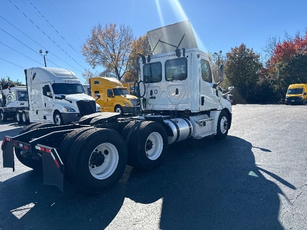 Day Cab Tractor-Heavy Duty Tractors-Freightliner-2019-T12664ST-Greensboro-NC-525,288\n\t\tmiles-$ 37,000 - Image 7