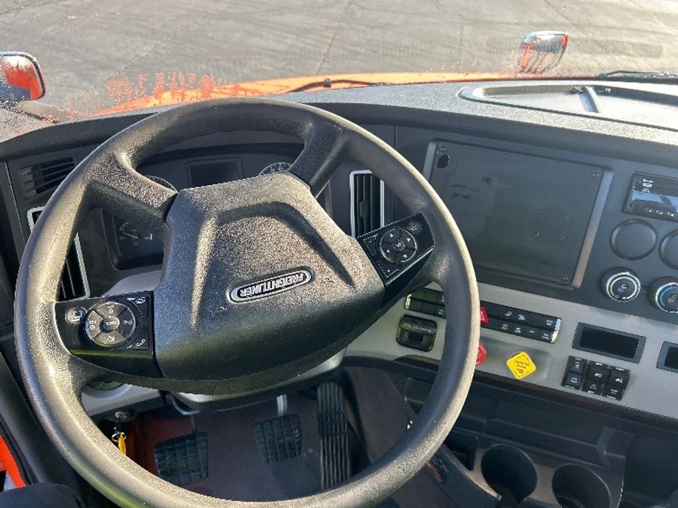 Day Cab Tractor-Heavy Duty Tractors-Freightliner-2019-T12664ST-Greensboro-NC-530,805\n\t\tmiles-$ 37,750 - Image 11