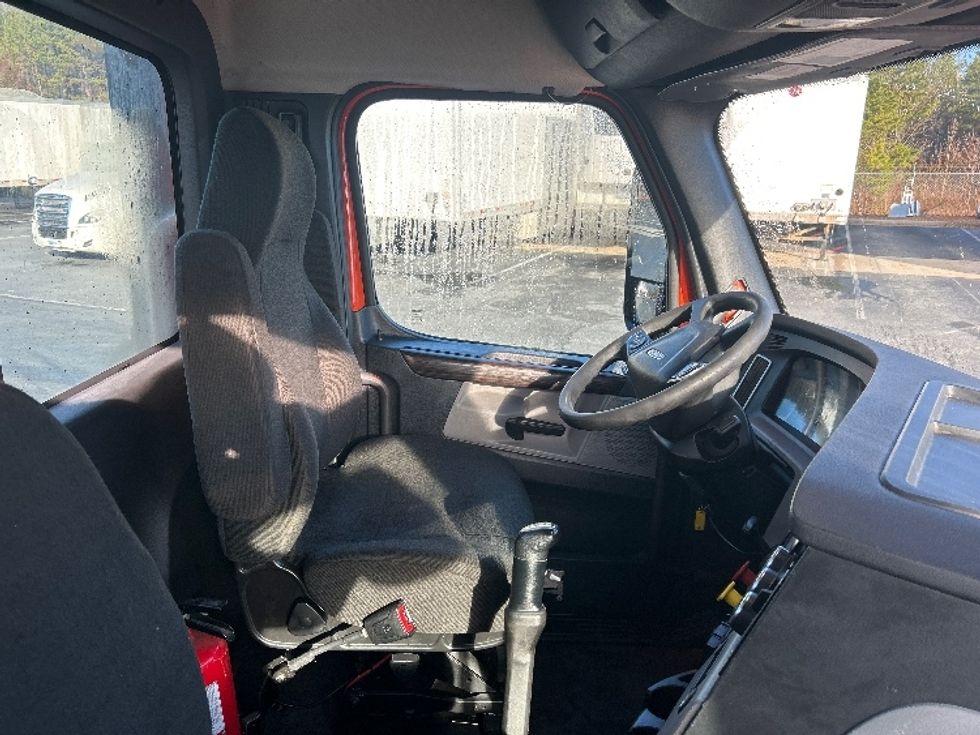 Day Cab Tractor-Heavy Duty Tractors-Freightliner-2019-T12664ST-Greensboro-NC-530,805\n\t\tmiles-$ 37,750 - Image 14