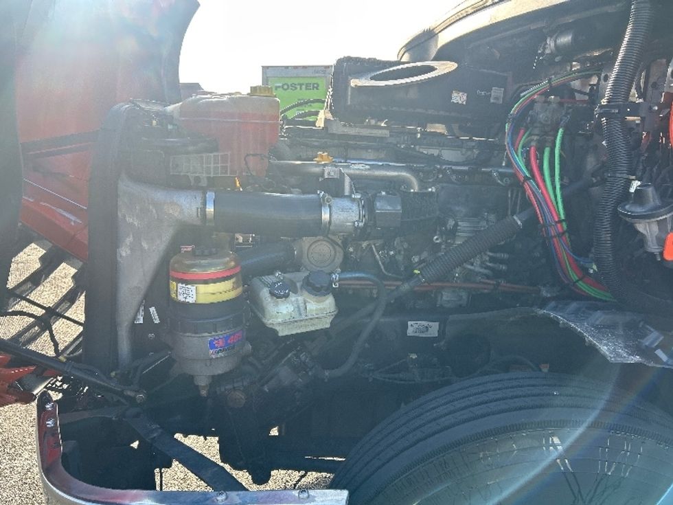 Day Cab Tractor-Heavy Duty Tractors-Freightliner-2019-T12664ST-Greensboro-NC-530,805\n\t\tmiles-$ 37,750 - Image 16