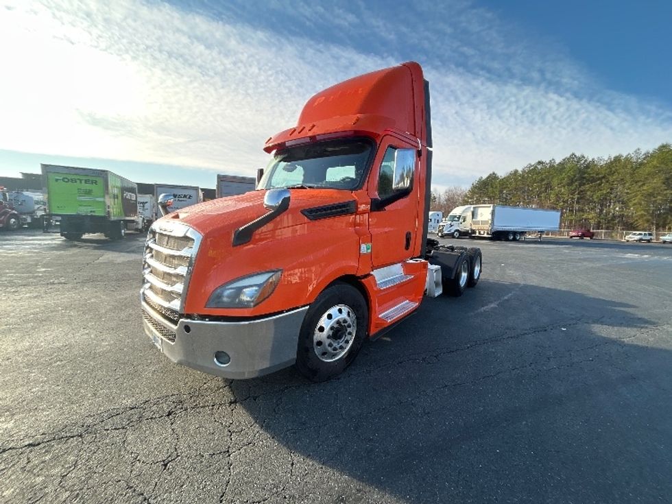 Day Cab Tractor-Heavy Duty Tractors-Freightliner-2019-T12664ST-Greensboro-NC-530,805\n\t\tmiles-$ 37,750 - Image 3