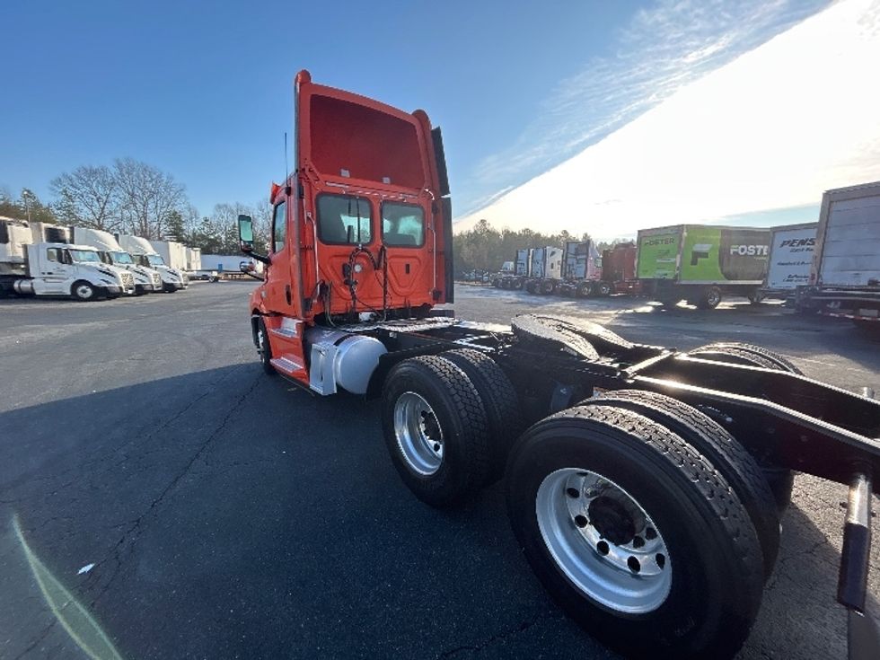 Day Cab Tractor-Heavy Duty Tractors-Freightliner-2019-T12664ST-Greensboro-NC-530,805\n\t\tmiles-$ 37,750 - Image 5
