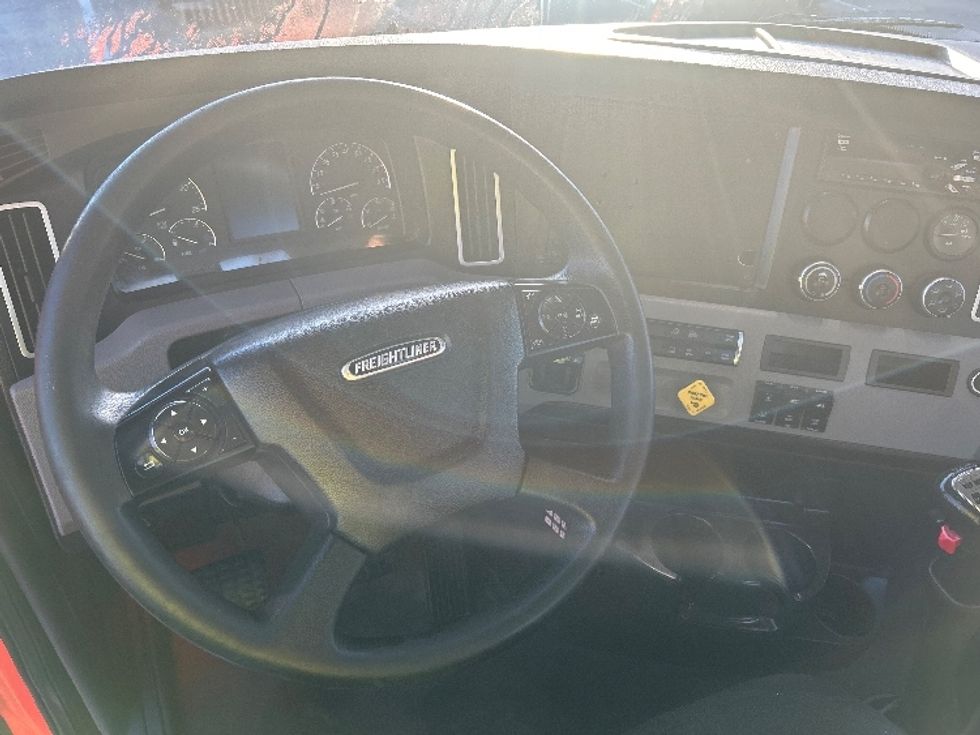 Day Cab Tractor-Heavy Duty Tractors-Freightliner-2019-T12664ST-Greensboro-NC-556,247\n\t\tmiles-$ 36,250 - Image 11
