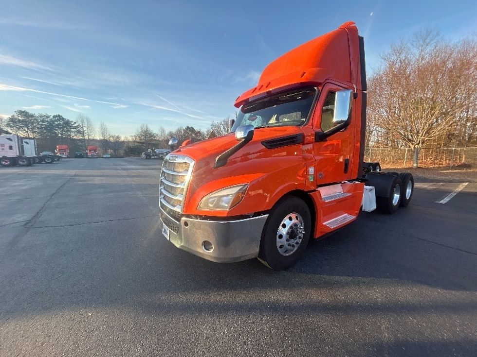Day Cab Tractor-Heavy Duty Tractors-Freightliner-2019-T12664ST-Greensboro-NC-556,247\n\t\tmiles-$ 36,250 - Image 3