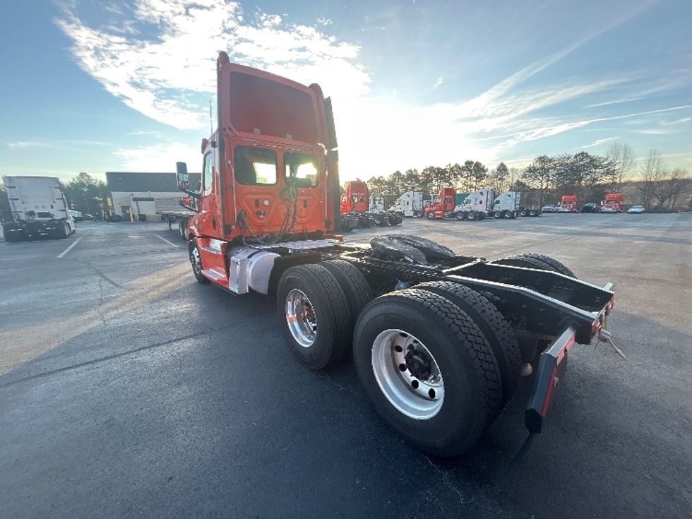 Day Cab Tractor-Heavy Duty Tractors-Freightliner-2019-T12664ST-Greensboro-NC-556,247\n\t\tmiles-$ 36,250 - Image 5