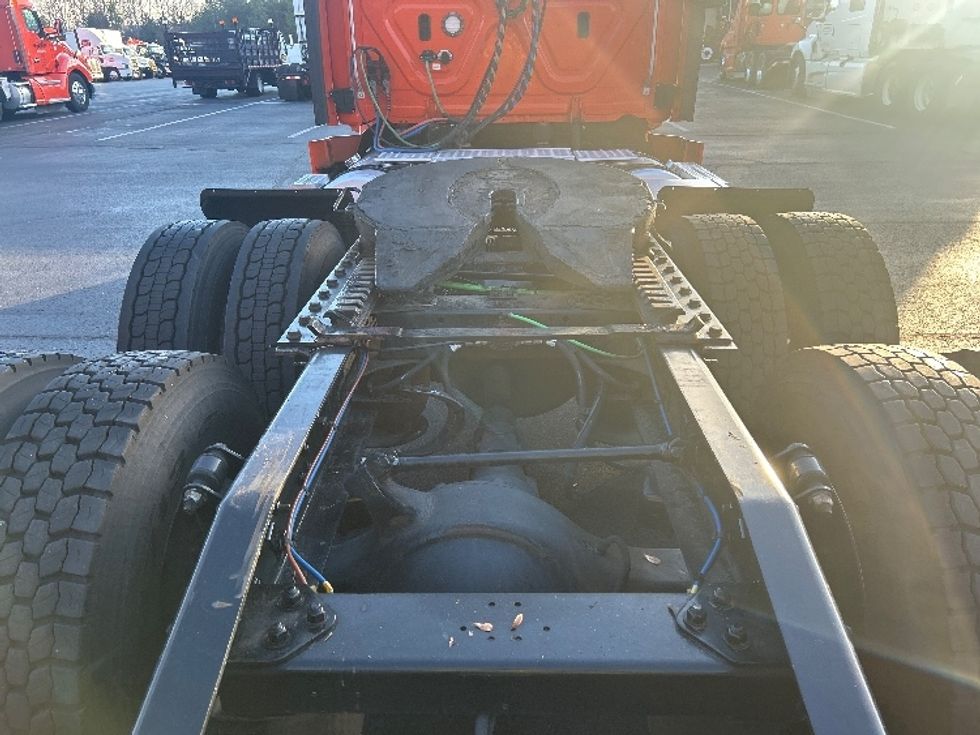 Day Cab Tractor-Heavy Duty Tractors-Freightliner-2019-T12664ST-Greensboro-NC-556,247\n\t\tmiles-$ 36,250 - Image 6