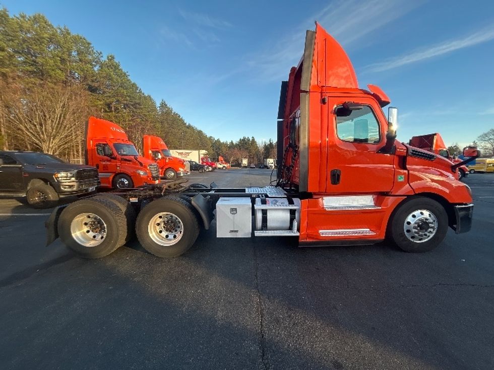 Day Cab Tractor-Heavy Duty Tractors-Freightliner-2019-T12664ST-Greensboro-NC-556,247\n\t\tmiles-$ 36,250 - Image 8