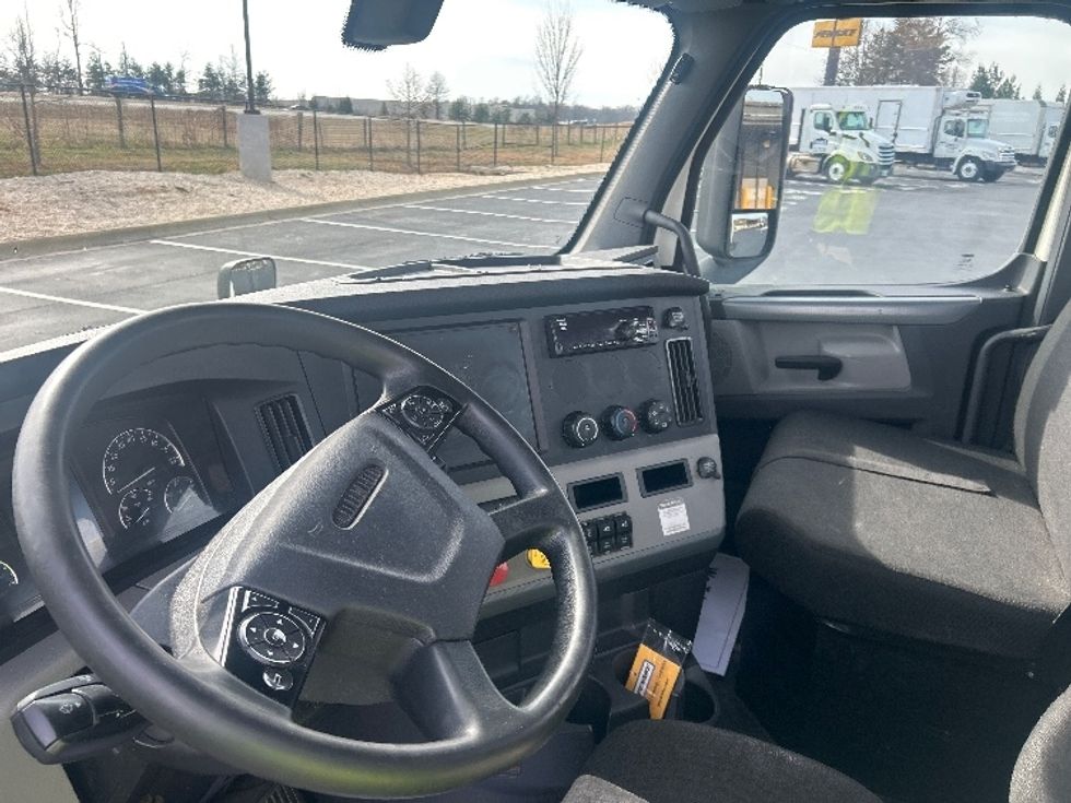 Day Cab Tractor-Heavy Duty Tractors-Freightliner-2019-T12664ST-Greensboro-NC-663,423\n\t\tmiles-$ 24,000 - Image 10