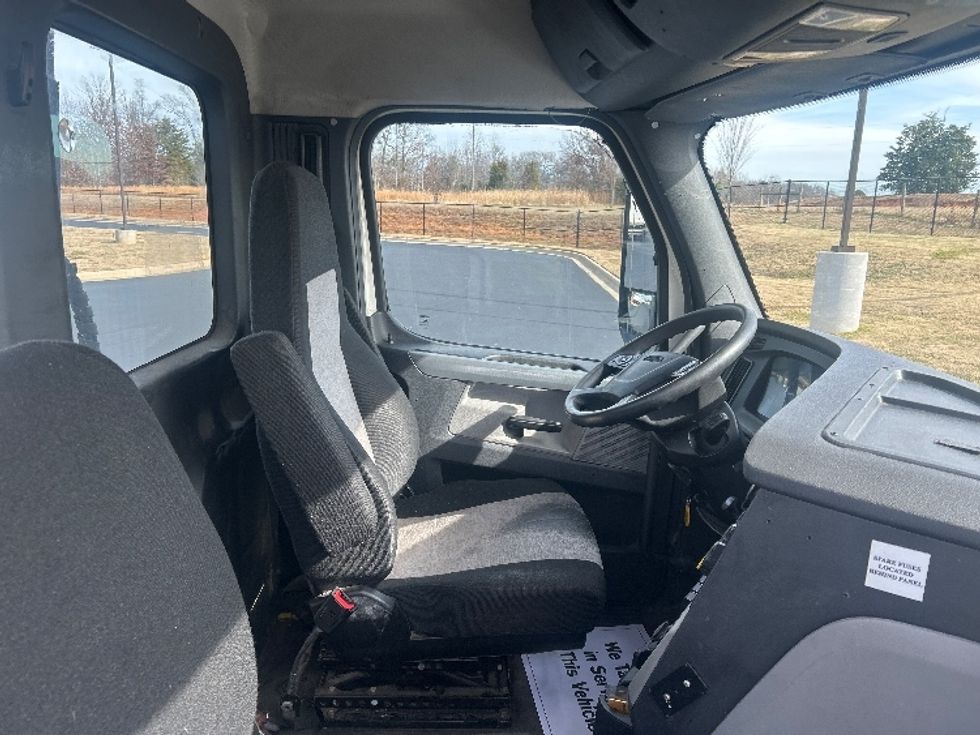 Day Cab Tractor-Heavy Duty Tractors-Freightliner-2019-T12664ST-Greensboro-NC-663,423\n\t\tmiles-$ 24,000 - Image 14