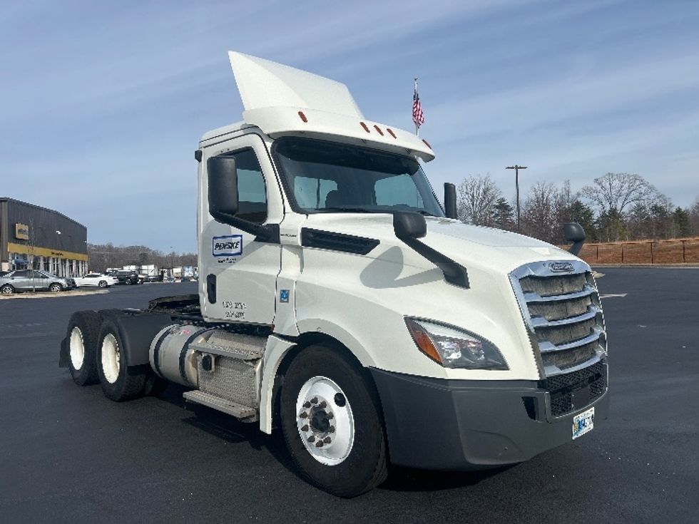 Day Cab Tractor-Heavy Duty Tractors-Freightliner-2019-T12664ST-Greensboro-NC-663,423\n\t\tmiles-$ 24,000 - Image 3