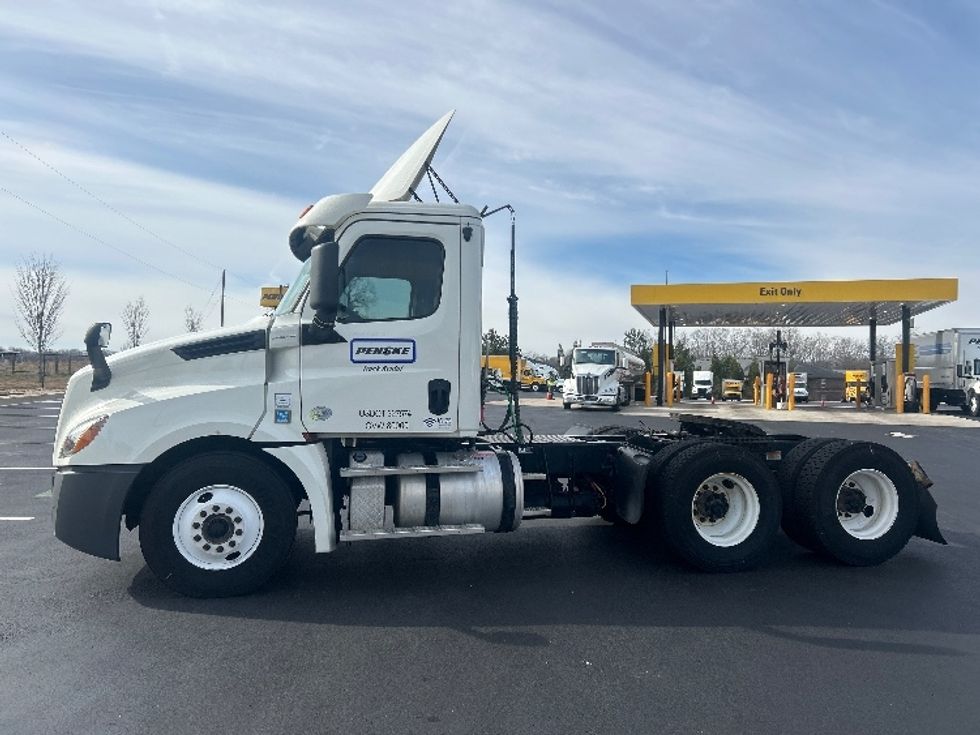 Day Cab Tractor-Heavy Duty Tractors-Freightliner-2019-T12664ST-Greensboro-NC-663,423\n\t\tmiles-$ 24,000 - Image 4