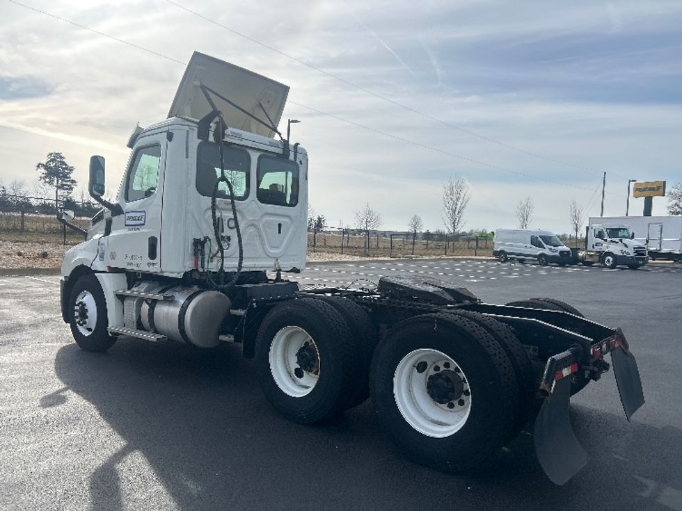 Day Cab Tractor-Heavy Duty Tractors-Freightliner-2019-T12664ST-Greensboro-NC-663,423\n\t\tmiles-$ 24,000 - Image 5