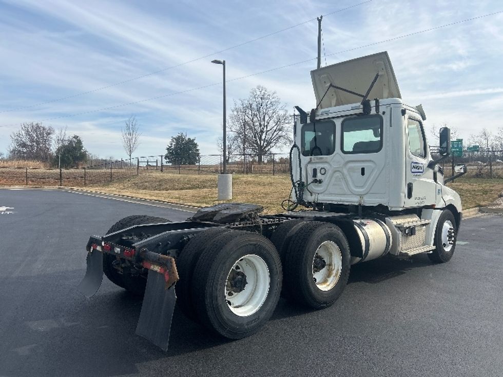 Day Cab Tractor-Heavy Duty Tractors-Freightliner-2019-T12664ST-Greensboro-NC-663,423\n\t\tmiles-$ 24,000 - Image 7