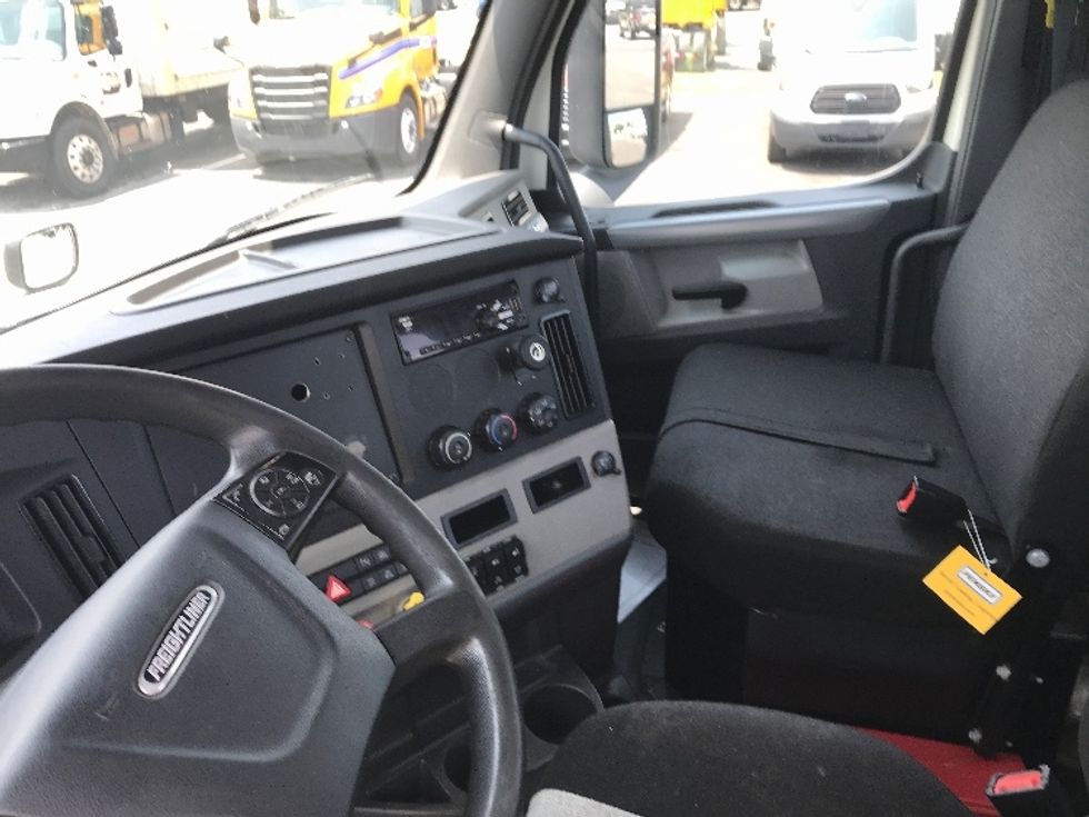 Day Cab Tractor-Heavy Duty Tractors-Freightliner-2019-T12664ST-Greenville-SC-577,514\n\t\tmiles-$ 42,250 - Image 10
