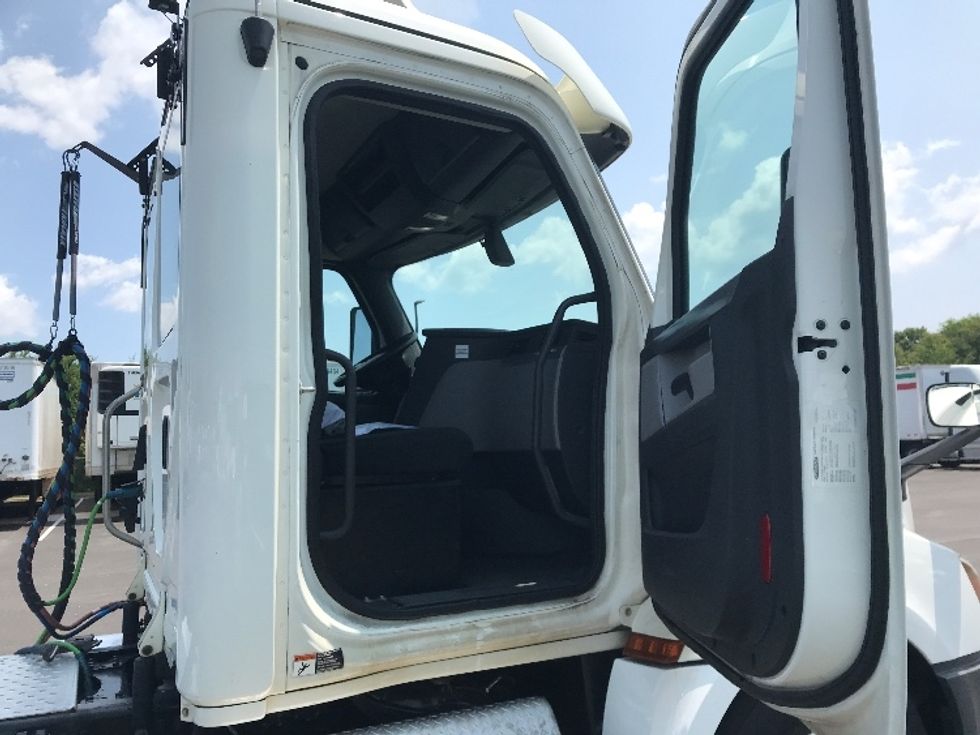 Day Cab Tractor-Heavy Duty Tractors-Freightliner-2019-T12664ST-Greenville-SC-577,514\n\t\tmiles-$ 42,250 - Image 12