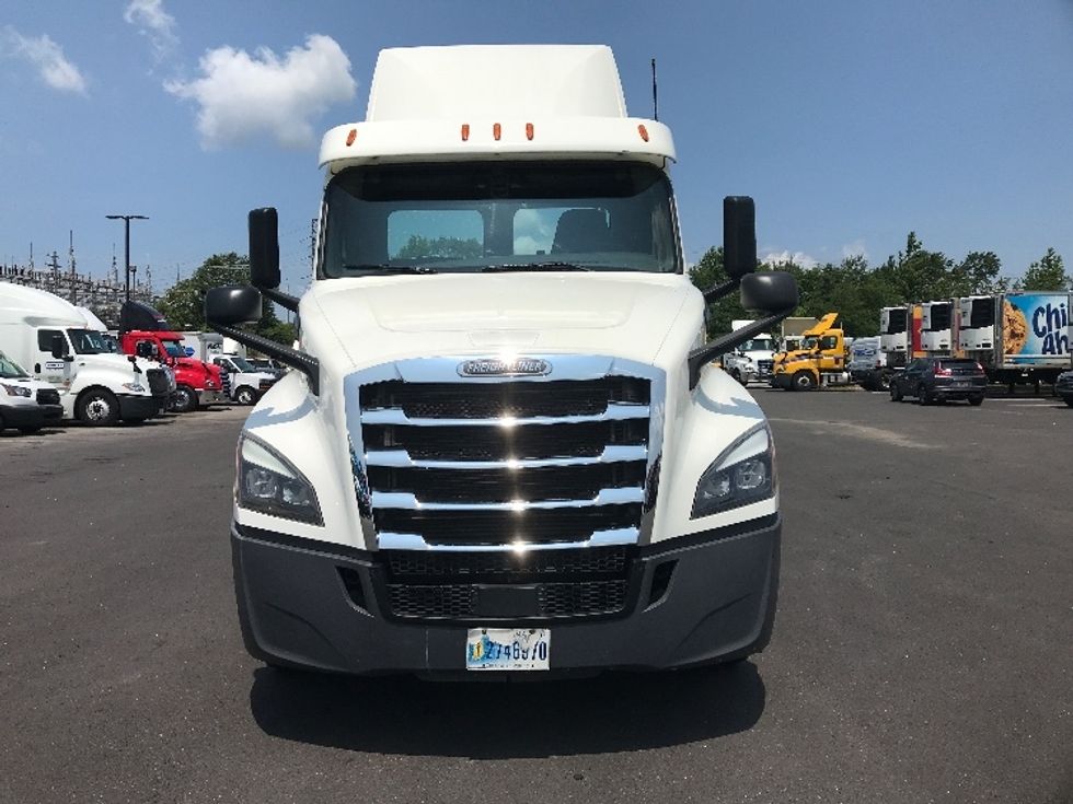 Day Cab Tractor-Heavy Duty Tractors-Freightliner-2019-T12664ST-Greenville-SC-577,514\n\t\tmiles-$ 42,250 - Image 2