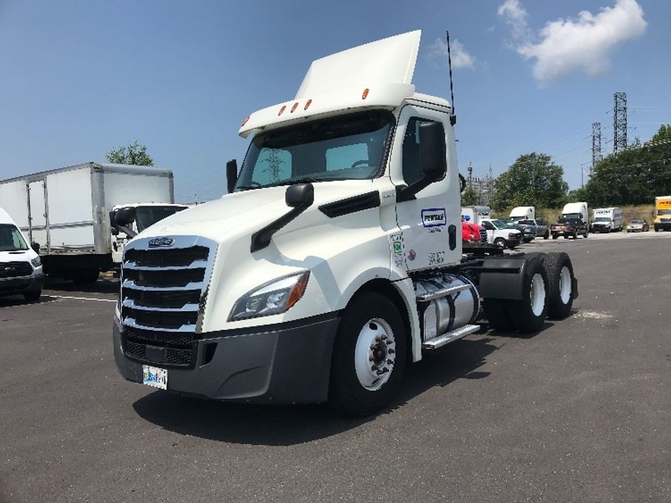 Day Cab Tractor-Heavy Duty Tractors-Freightliner-2019-T12664ST-Greenville-SC-577,514\n\t\tmiles-$ 42,250 - Image 3