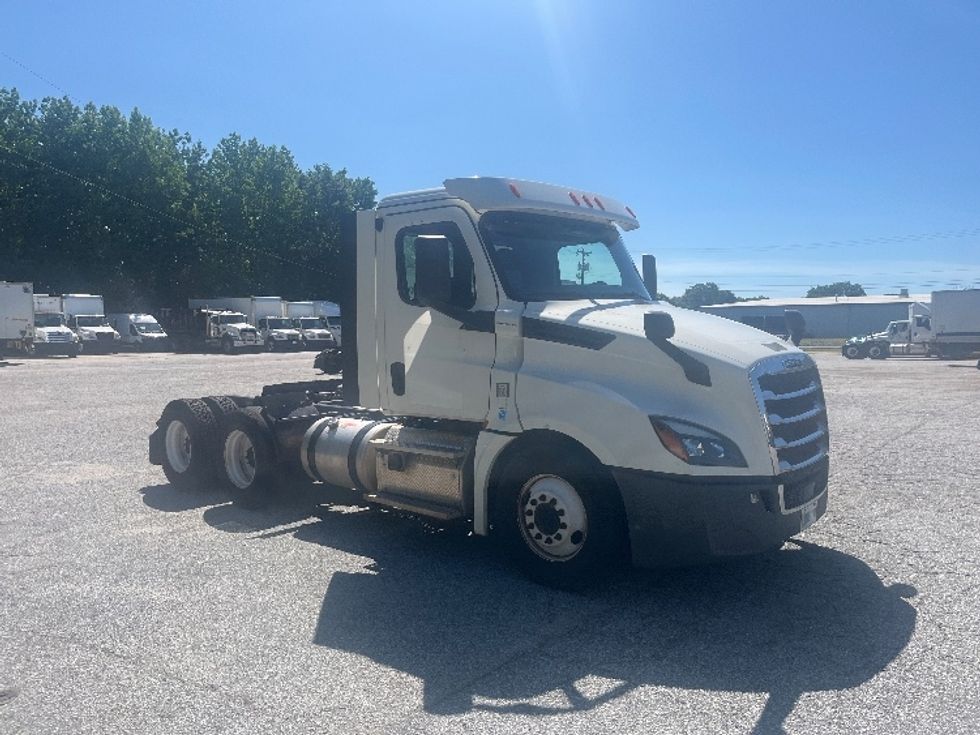 Day Cab Tractor-Heavy Duty Tractors-Freightliner-2019-T12664ST-Greer-SC-224,556\n\t\tmiles-$ 58,500 - Image 1