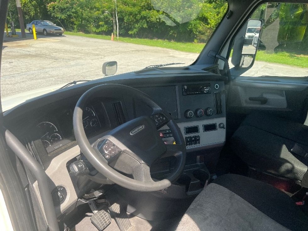 Day Cab Tractor-Heavy Duty Tractors-Freightliner-2019-T12664ST-Greer-SC-224,556\n\t\tmiles-$ 58,500 - Image 10