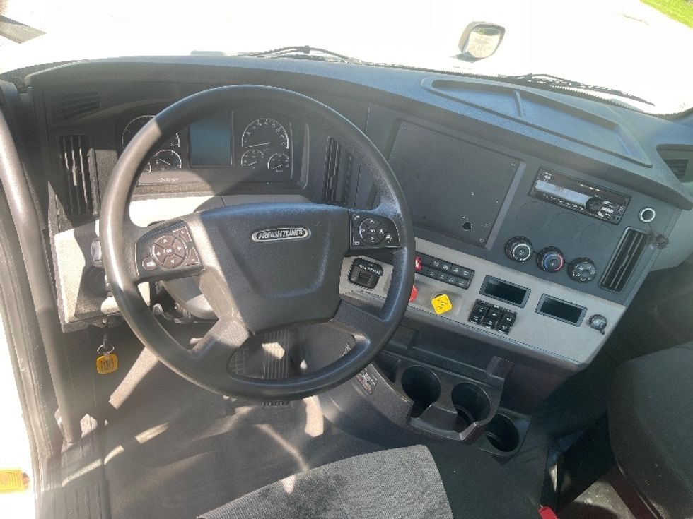Day Cab Tractor-Heavy Duty Tractors-Freightliner-2019-T12664ST-Greer-SC-224,556\n\t\tmiles-$ 58,500 - Image 11