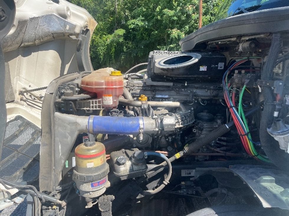 Day Cab Tractor-Heavy Duty Tractors-Freightliner-2019-T12664ST-Greer-SC-224,556\n\t\tmiles-$ 58,500 - Image 16