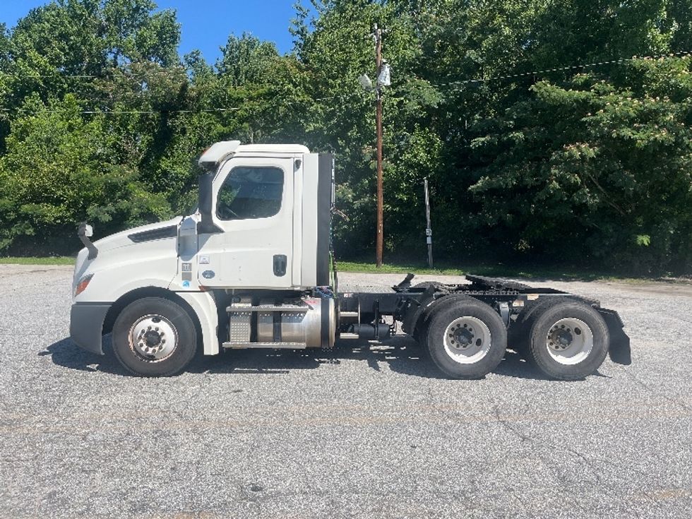 Day Cab Tractor-Heavy Duty Tractors-Freightliner-2019-T12664ST-Greer-SC-224,556\n\t\tmiles-$ 58,500 - Image 4