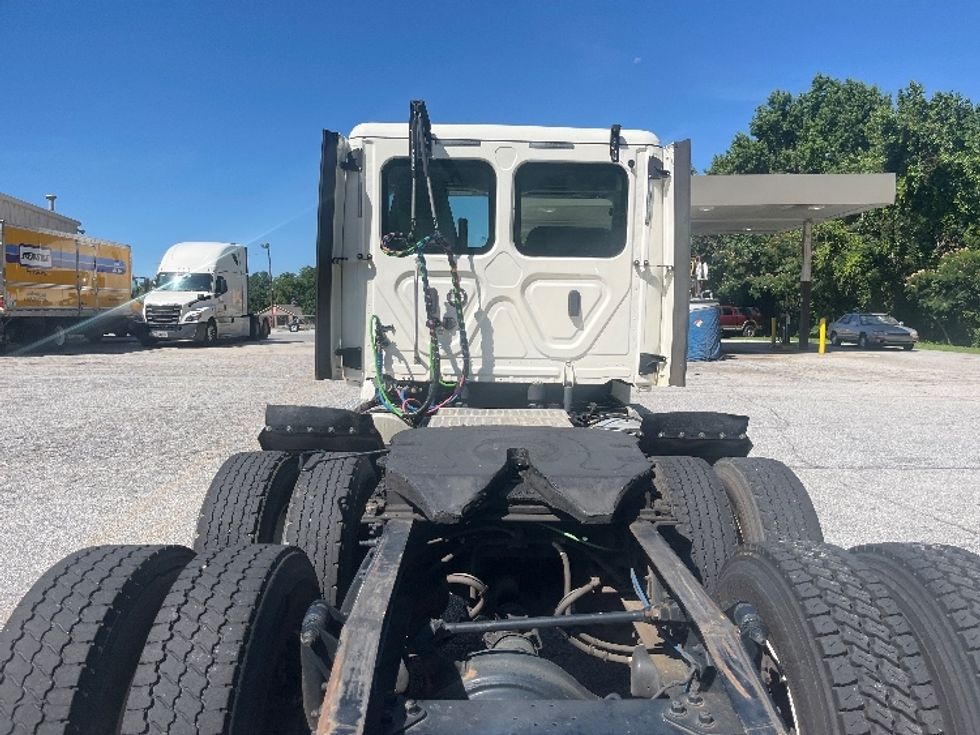 Day Cab Tractor-Heavy Duty Tractors-Freightliner-2019-T12664ST-Greer-SC-224,556\n\t\tmiles-$ 58,500 - Image 6