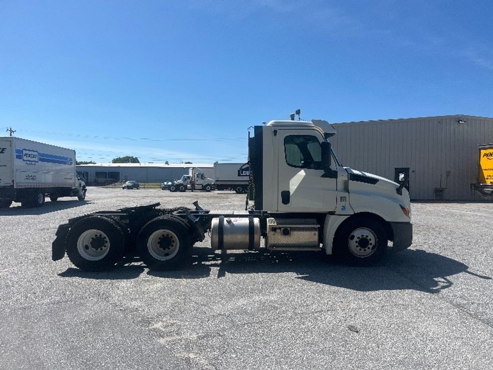 Day Cab Tractor-Heavy Duty Tractors-Freightliner-2019-T12664ST-Greer-SC-224,556\n\t\tmiles-$ 58,500 - Image 8