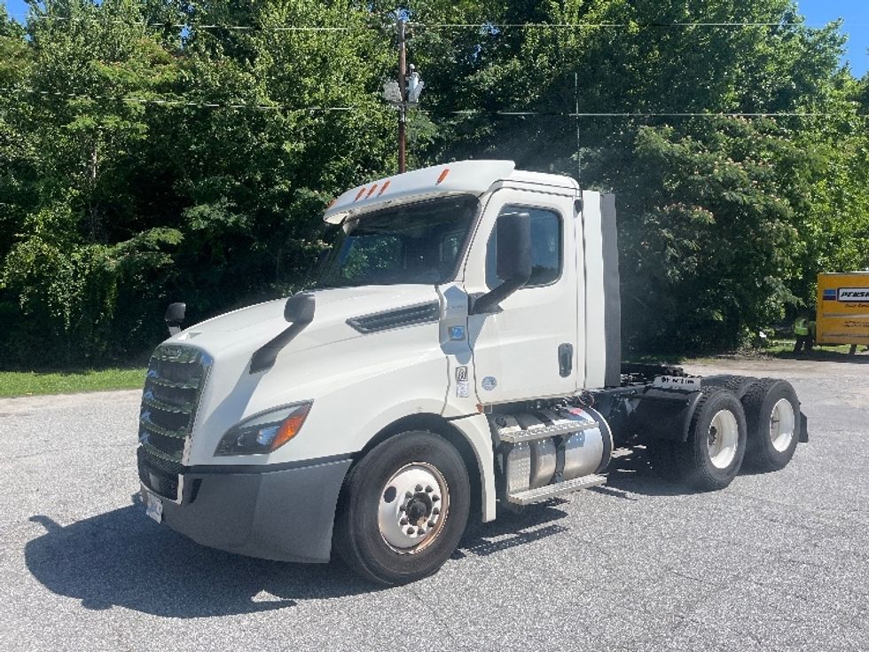 Day Cab Tractor-Heavy Duty Tractors-Freightliner-2019-T12664ST-Greer-SC-237,991\n\t\tmiles-$ 57,750 - Image 3
