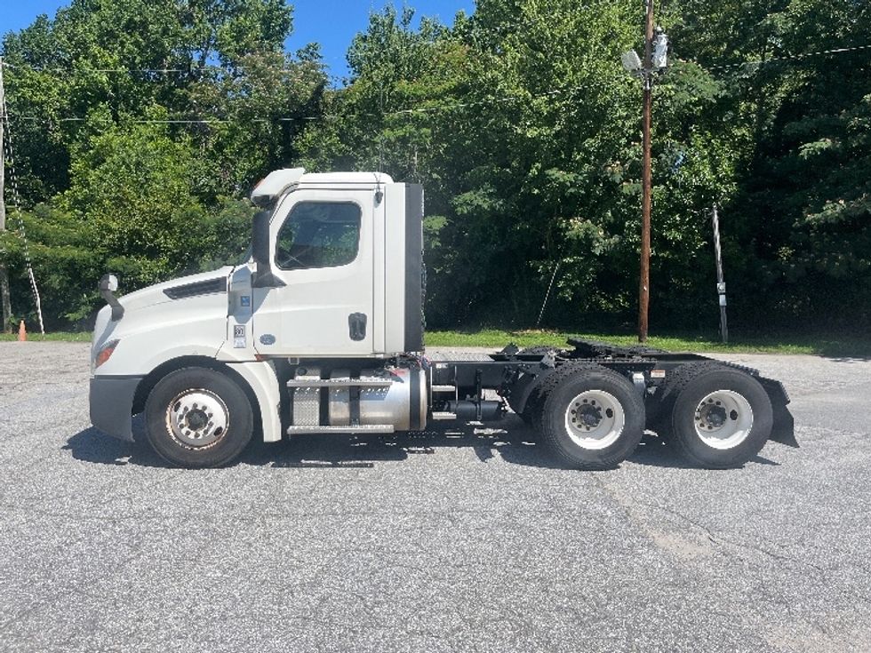 Day Cab Tractor-Heavy Duty Tractors-Freightliner-2019-T12664ST-Greer-SC-237,991\n\t\tmiles-$ 57,750 - Image 4