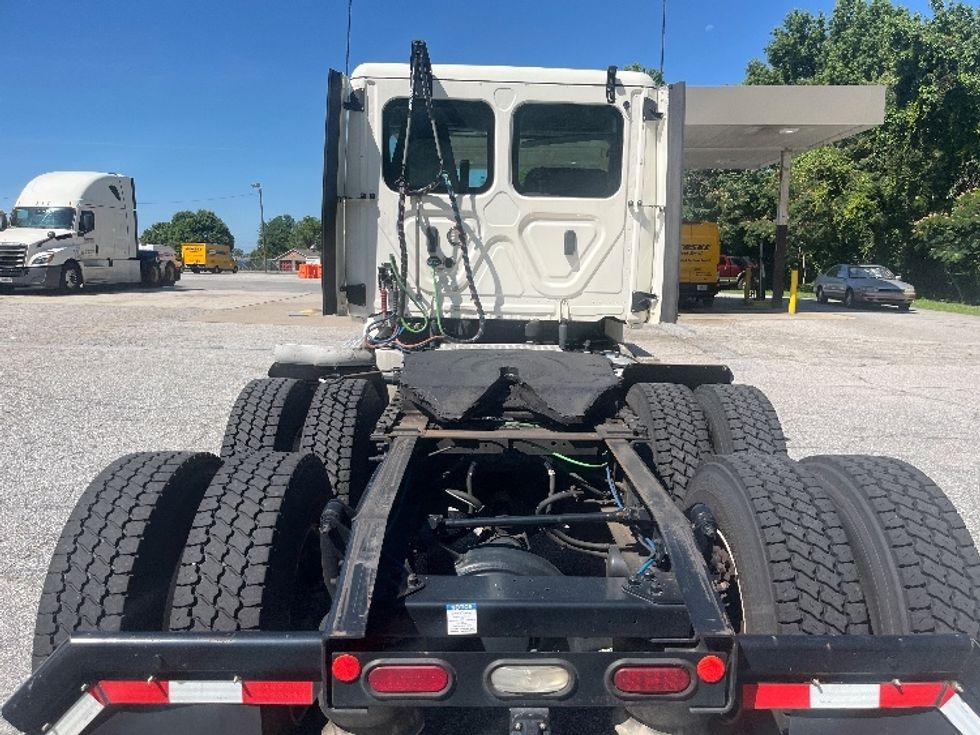Day Cab Tractor-Heavy Duty Tractors-Freightliner-2019-T12664ST-Greer-SC-237,991\n\t\tmiles-$ 57,750 - Image 6