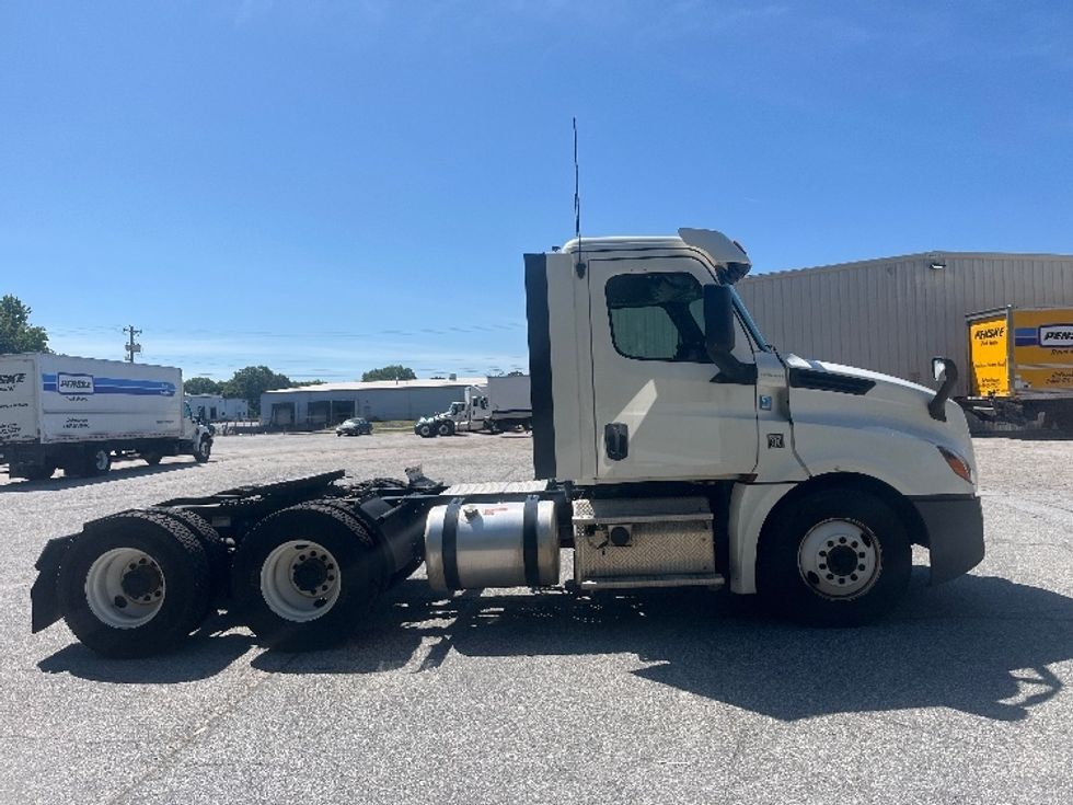 Day Cab Tractor-Heavy Duty Tractors-Freightliner-2019-T12664ST-Greer-SC-237,991\n\t\tmiles-$ 57,750 - Image 8
